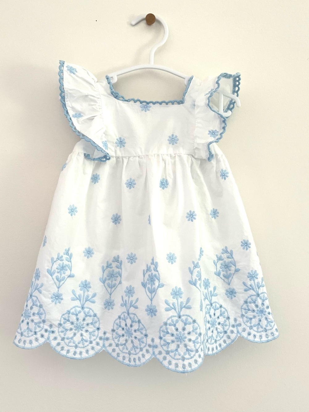 New Embroidered Flutter Sundress with matching bloomers size 6-9 months